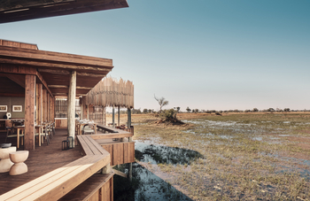 Sanctuary Baines Camp: Terrasse am Lagunenrand