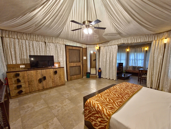 Tathastu Resort Pench: Abgehangene Decke