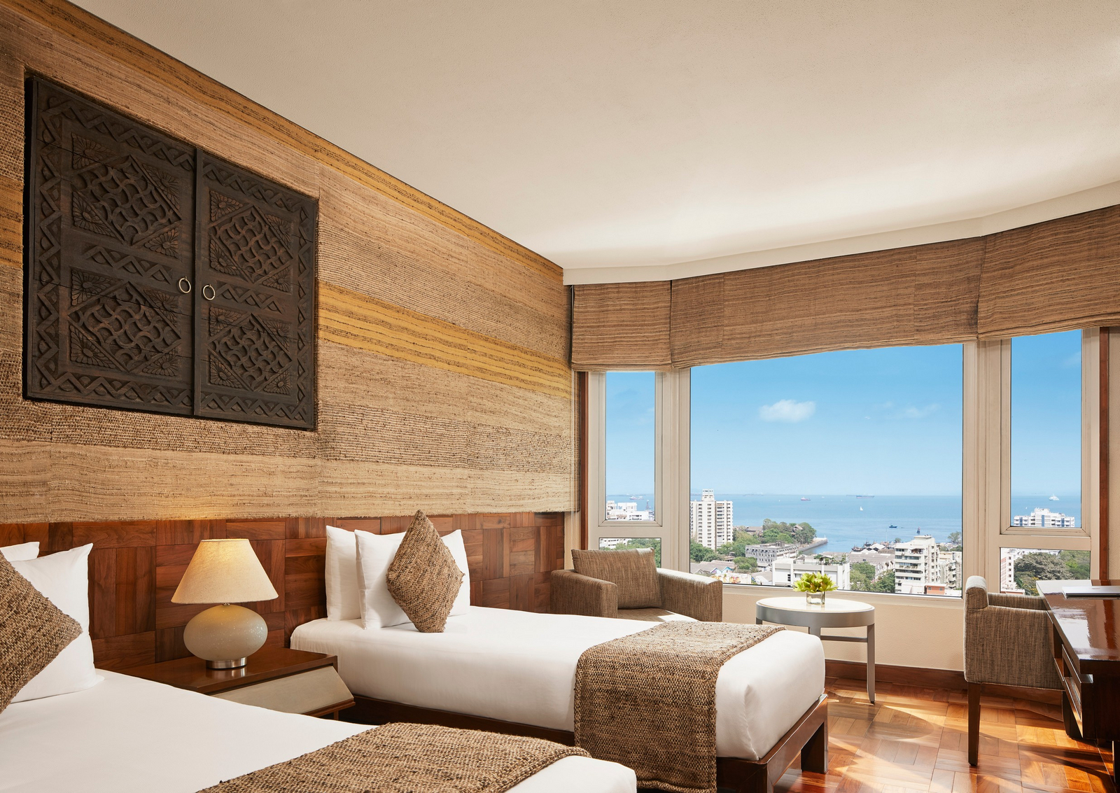 Vivanta by Taj President Vivanta by Taj President: Deluxe Room