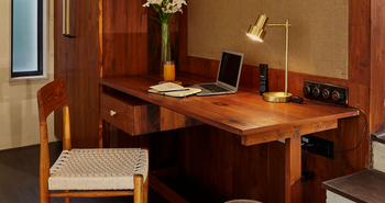 Woods at Sasan: Schreibtisch in einem Pavilion