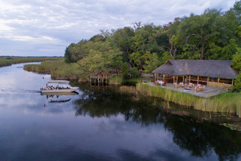 Camp Xakanaxa Camp Xakanaxa: Lodge direkt am Khwai Fluss