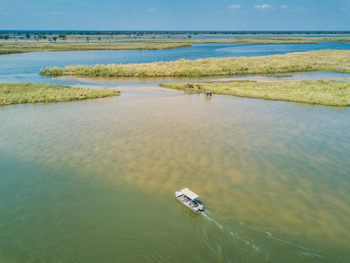 Old Mondoro Camp: Seichtes Wasser