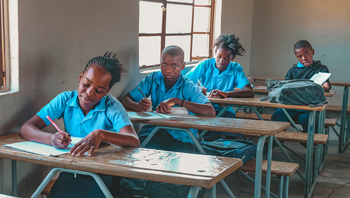 Mukambi Safari Lodge: Schüler im Unterricht