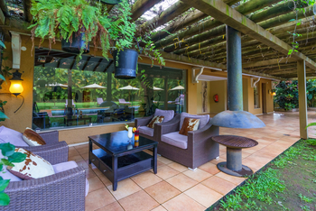 No. 5 Boutique Hotel: Veranda