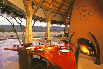 Okonjima Luxury Bush Camp: Kaminfeuer