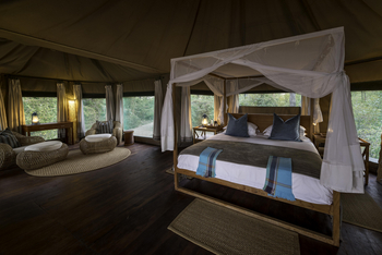 Chindeni Bushcamp: Doppelbett mit Moskitonetz