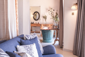 Governors' Mugie: Suite