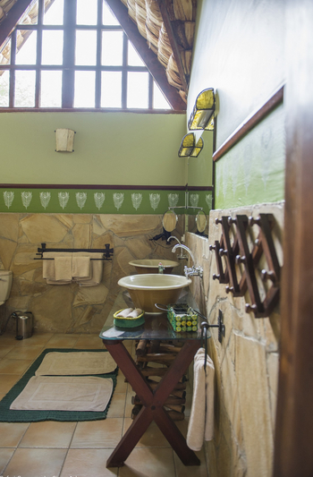 Hatari Lodge: Badezimmer