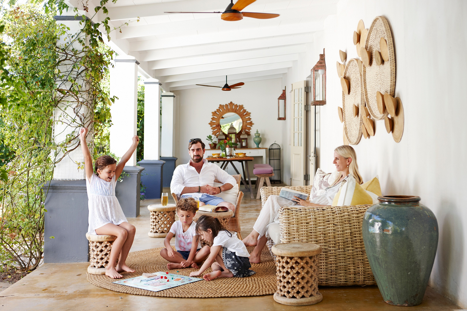 La Clé Village La Clé Village: Grange - Familie auf der Terrasse