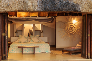 Luangwa River Camp: Gästechalet Interieur
