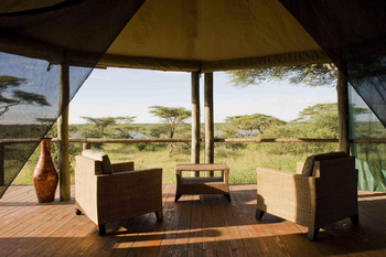 Masek Tented Lodge: Kleiner Sitzbereich auf der Veranda