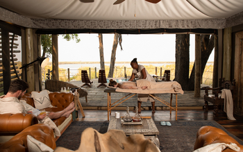 Sitatunga Private Island Camp: Massage vor Terasse