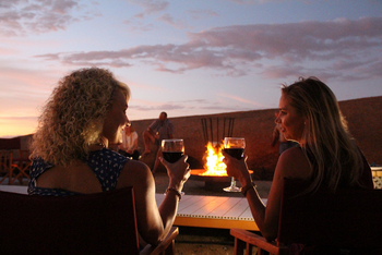 Spitzkoppen Lodge: Gäste beim Sonnenuntergang