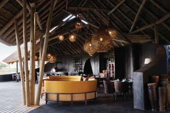 Belmond Eagle Island Lodge: Haupthaus - Deck