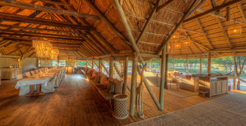 Dinaka Lodge: Speisebereich und Lounge