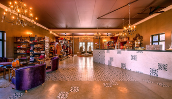 Etosha King Nehale Lodge Etosha King Nehale Lodge: Souvenirshop