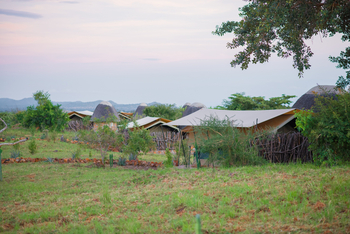 Kidepo Savannah Lodge: Safarizelt in flacher Landschaft