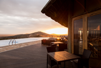 Lahia Tented Lodge: Poolbereich und Terrasse