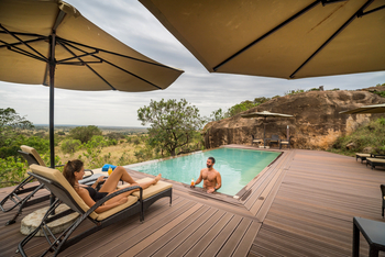 Lemala Kuria Hills Lodge: Großes Pooldeck