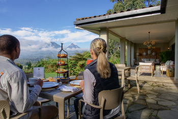 Sabyinyo Silverback Lodge: Lunch auf der Terrasse