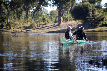 Selinda Explorers Camp Selinda Explorers Camp: Kanu und Hippos