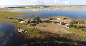 Serondela Lodge: Canvas-Camp mit Bootsanleger im Delta