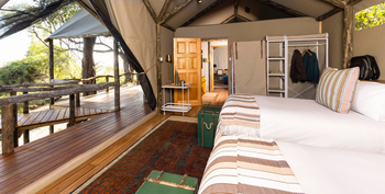 Shinde Footsteps Shinde Footsteps: Blick aus einem Zelt