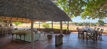 Time + Tide Nsolo: Lounge und Esstisch