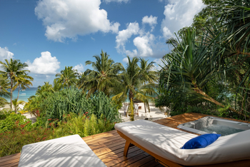 Zuri Zanzibar: Sonnenliegen und Jacuzzi