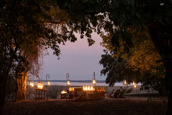 Chikwenya Camp Chikwenya Camp: Gruppen Abendessen