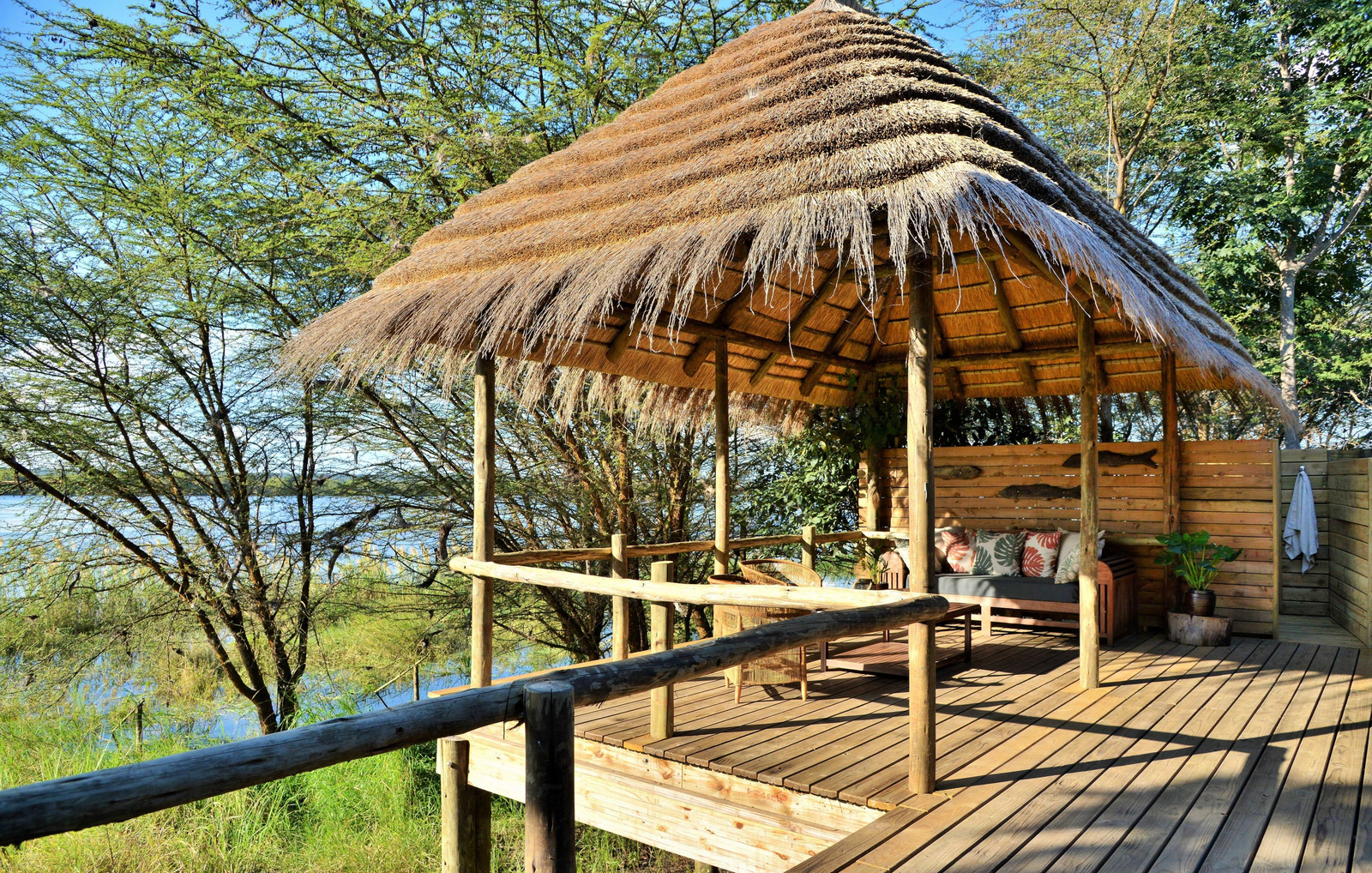 Chobe Bakwena Lodge Chobe Bakwena Lodge: Honeymoon Chalet - Gazebo