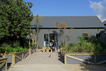 Coot Club: Club House - Im Garten