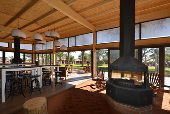 Kalahari Anib Lodge: Restaurant am Tag