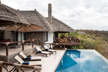 Lake Manyara Kilimamoja Lodge: Poolbereich und Ausblick