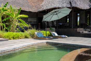 Luangwa River Camp: Rund um den Pool