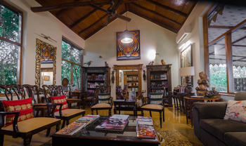 Bamboo Forest Safari Lodge: Lounge