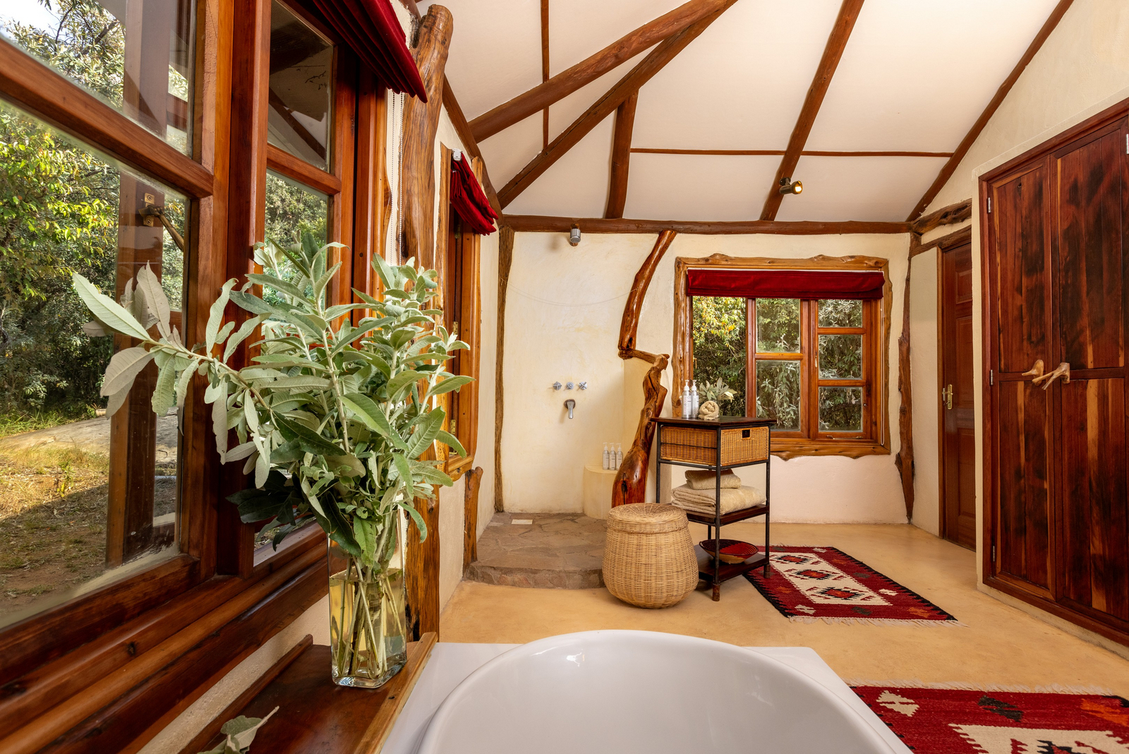 Basecamp Mara Houses Basecamp Mara Houses: Offene Dusche Badezimmer