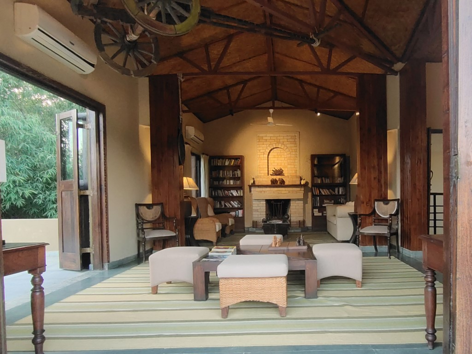 Forsyth Lodge Forsyth Lodge: Bibliothek mit Kamin