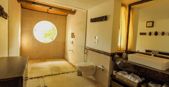 Forsyth Lodge Forsyth Lodge: Gondia Cottage - Gästebad