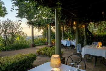 Gibb's Farm: Außen Essbereich