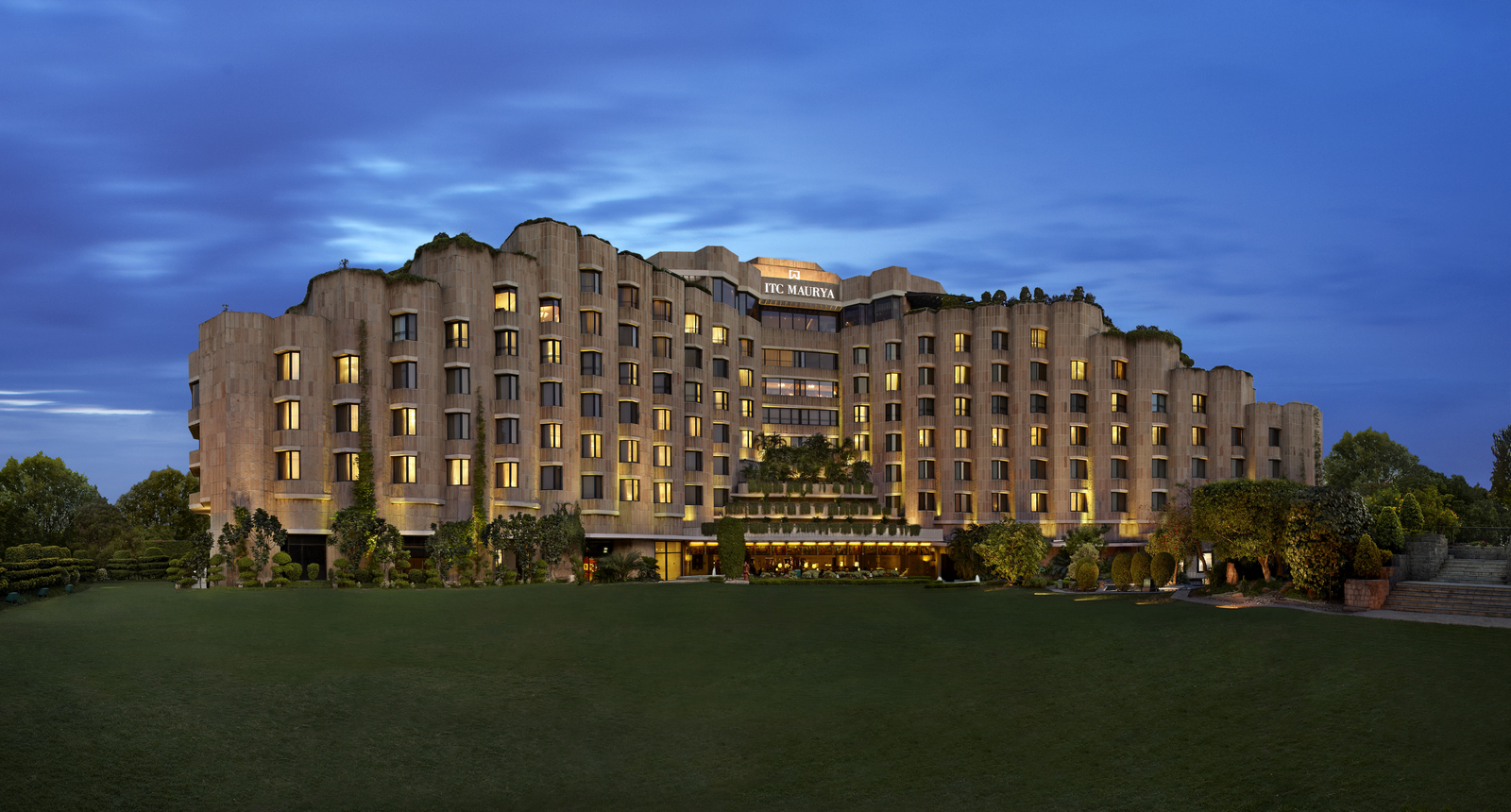 ITC Maurya Hotel ITC Maurya Hotel: Fassade bei Nacht