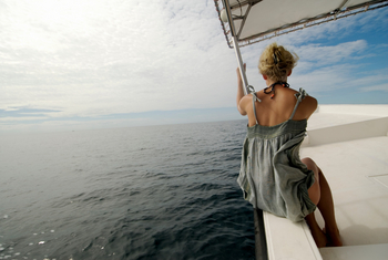 Kinondo Kwetu Kinondo Kwetu: Frau im Boot