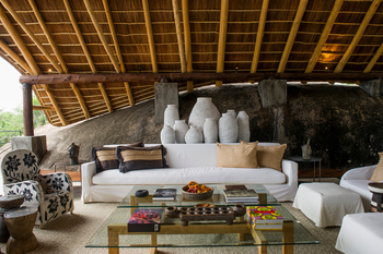 Legendary Mwiba Lodge: Felsenlounge