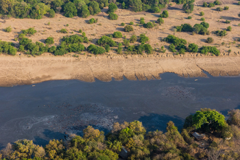 Luambe Camp: Luftbild vom Camp und Hippopod