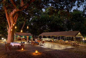 Mana River Camp Mana River Camp: Abend im Camp