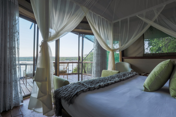 Tintswalo at Siankaba: Lumangwe Falls Suite