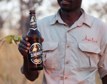 Usangu Expedition Camp: Kühles Bier