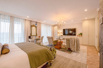 Weinberg Urban Pod: Master Bedroom