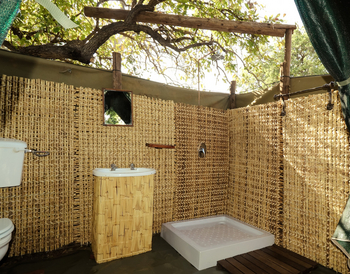 Chilo Mahove Tented Camp: Sichtgeschütztes Bad