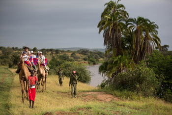 Elewana Lodo Springs: Kamelreiten mit Guides
